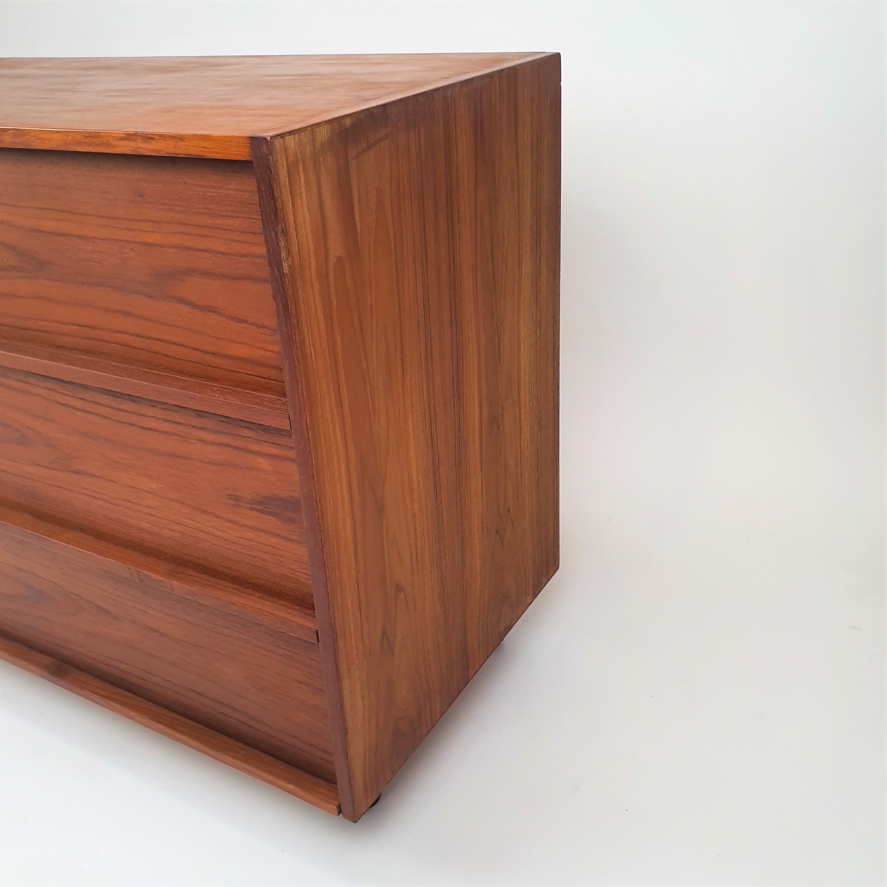 Commode danoise en teck, années 50