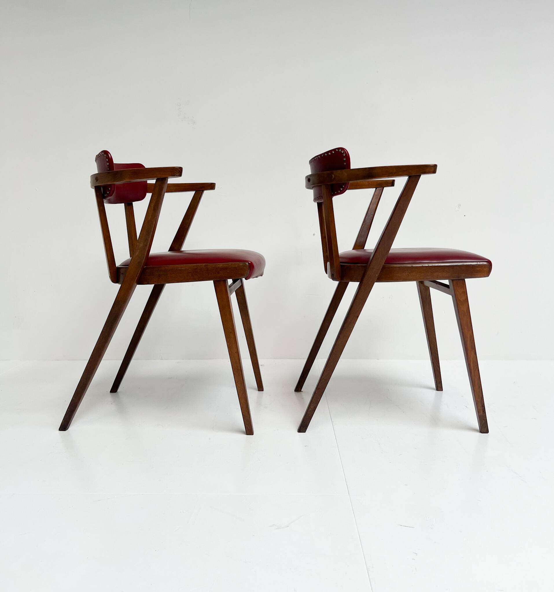 2 chaises modèle 209 par Thonet, années 1940