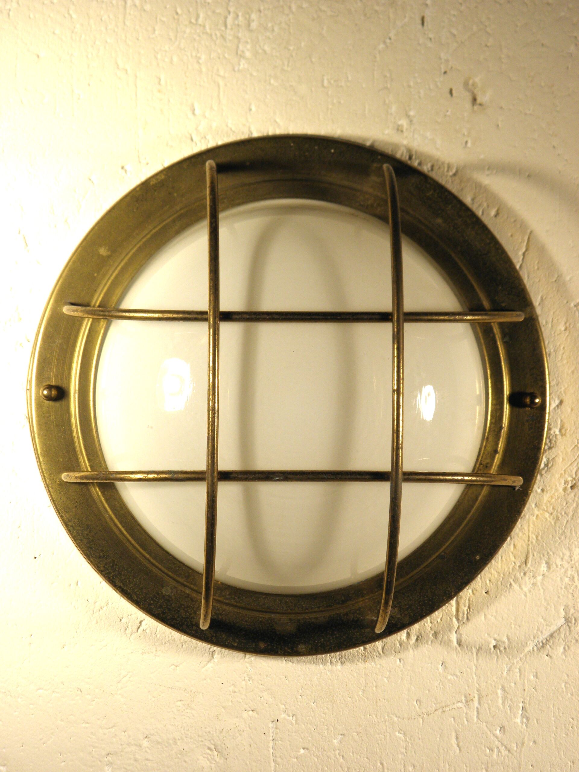 Brass "porthole" wall lamp