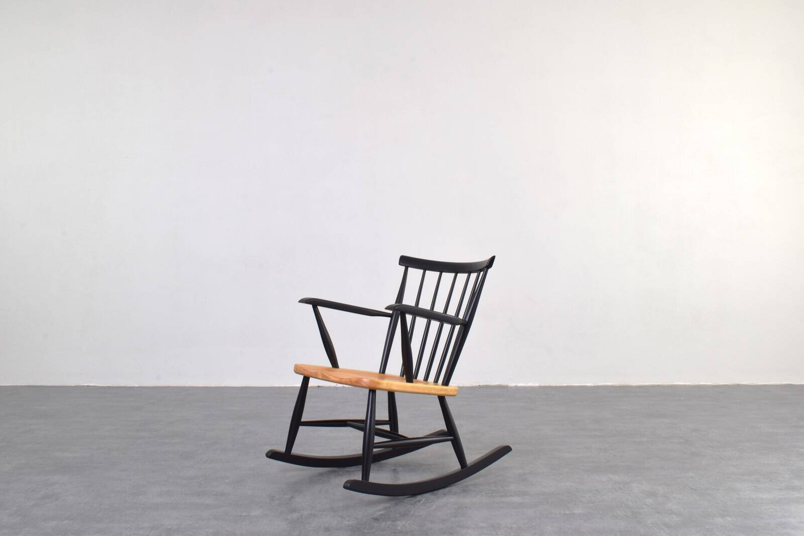 Chaise à bascule suédoise du milieu du siècle, années 1960.