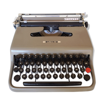 Olivetti Lettera Typewriter 22