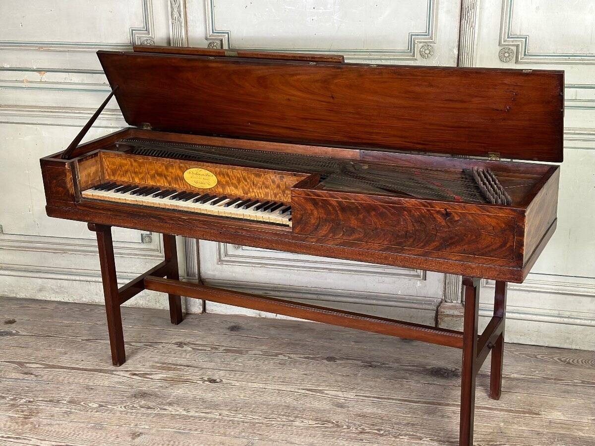 Mahogany piano table, J Jenkinson in London, before 1780.