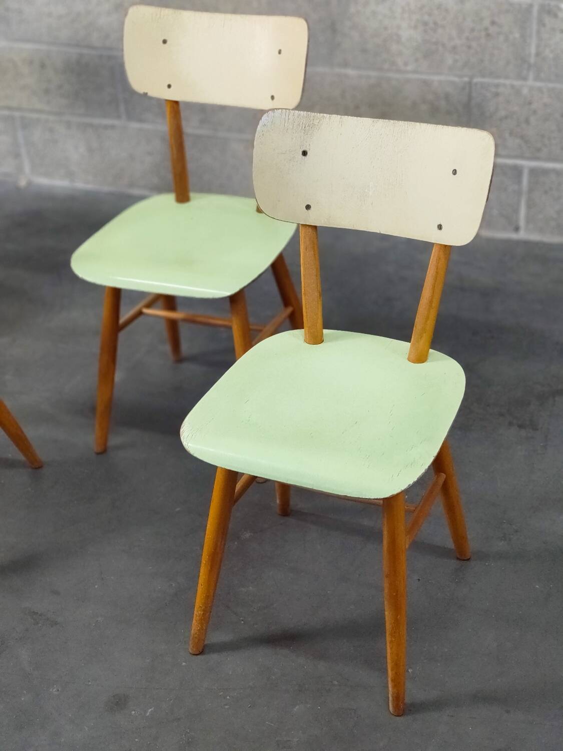 Lot de 4 chaises TON en bois , vert pastel et crème 1960
