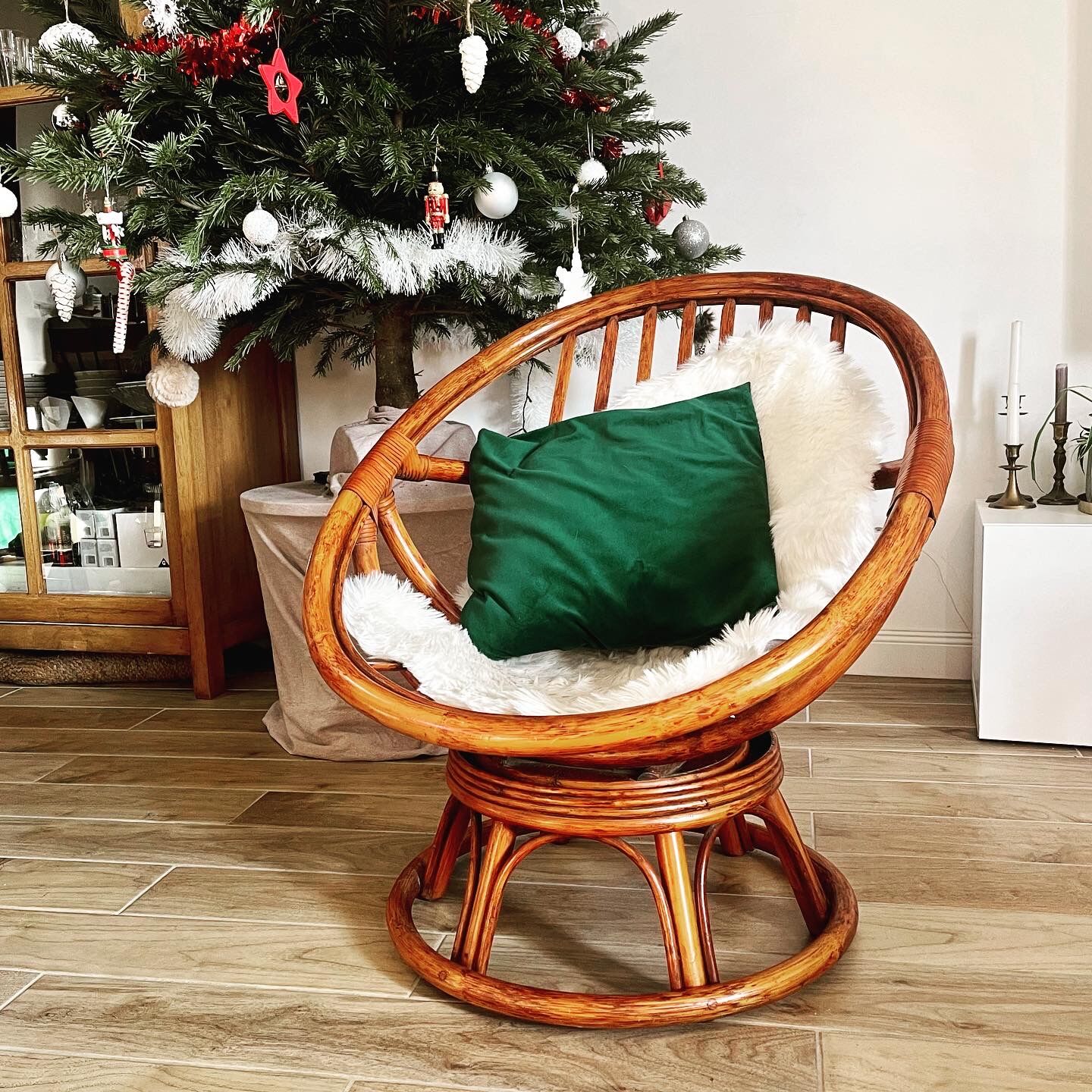 Swivel rattan armchair