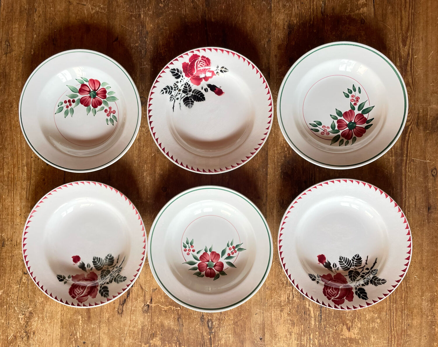 Mismatched plates l'Amandinoise