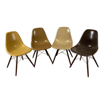Chaises en plastique et en fibre de verre de Eames pour Vitra