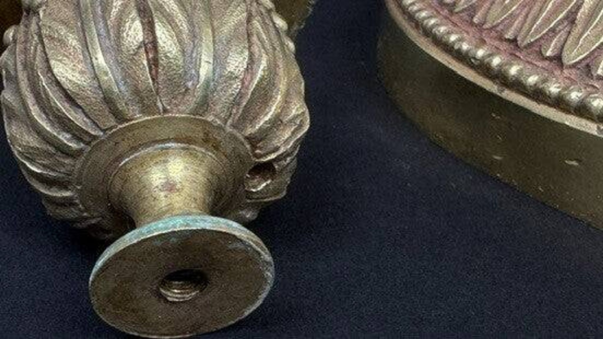 Bronze bouillotte lamp from the 19th century.