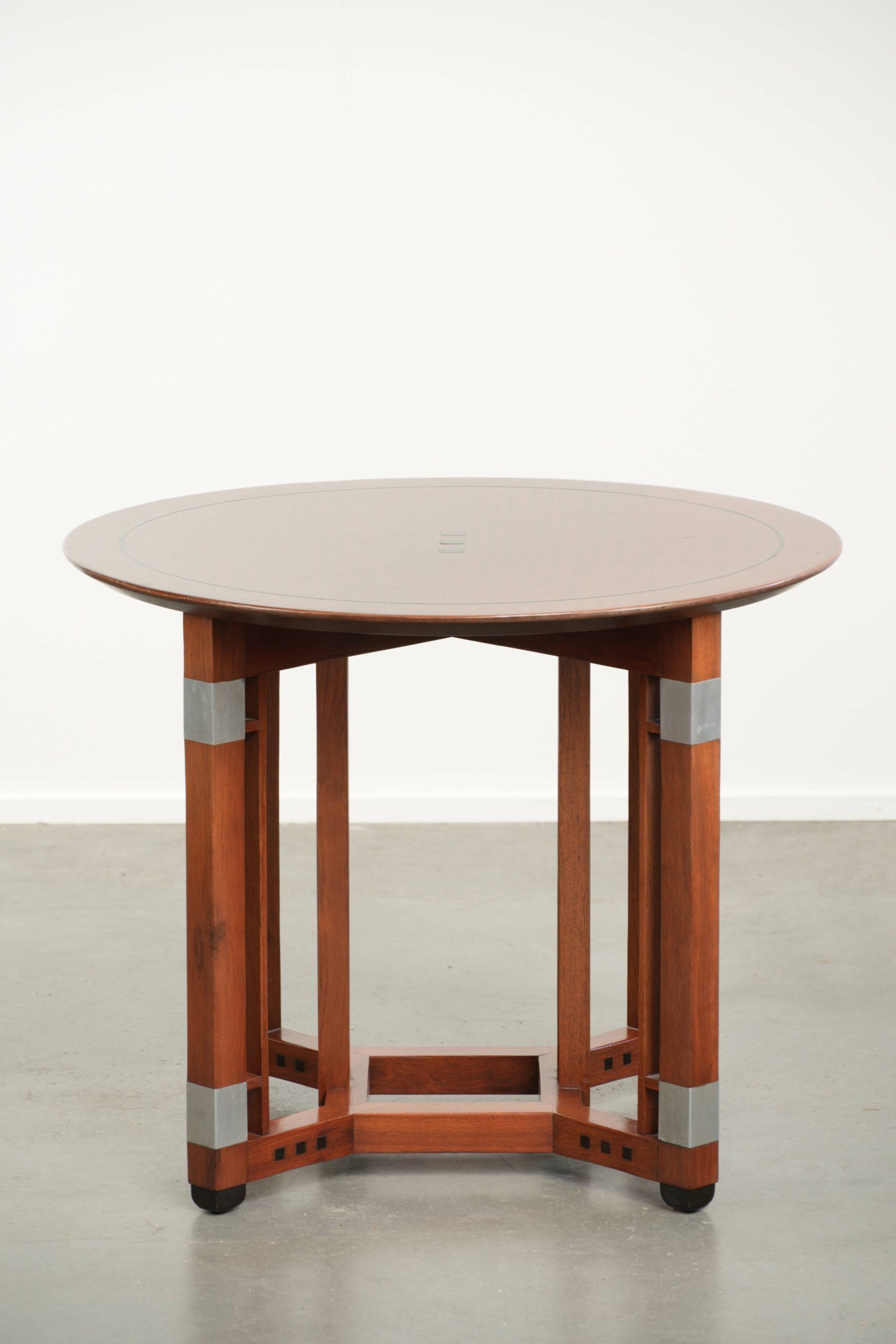 Table d'appoint ronde au design Art Déco
