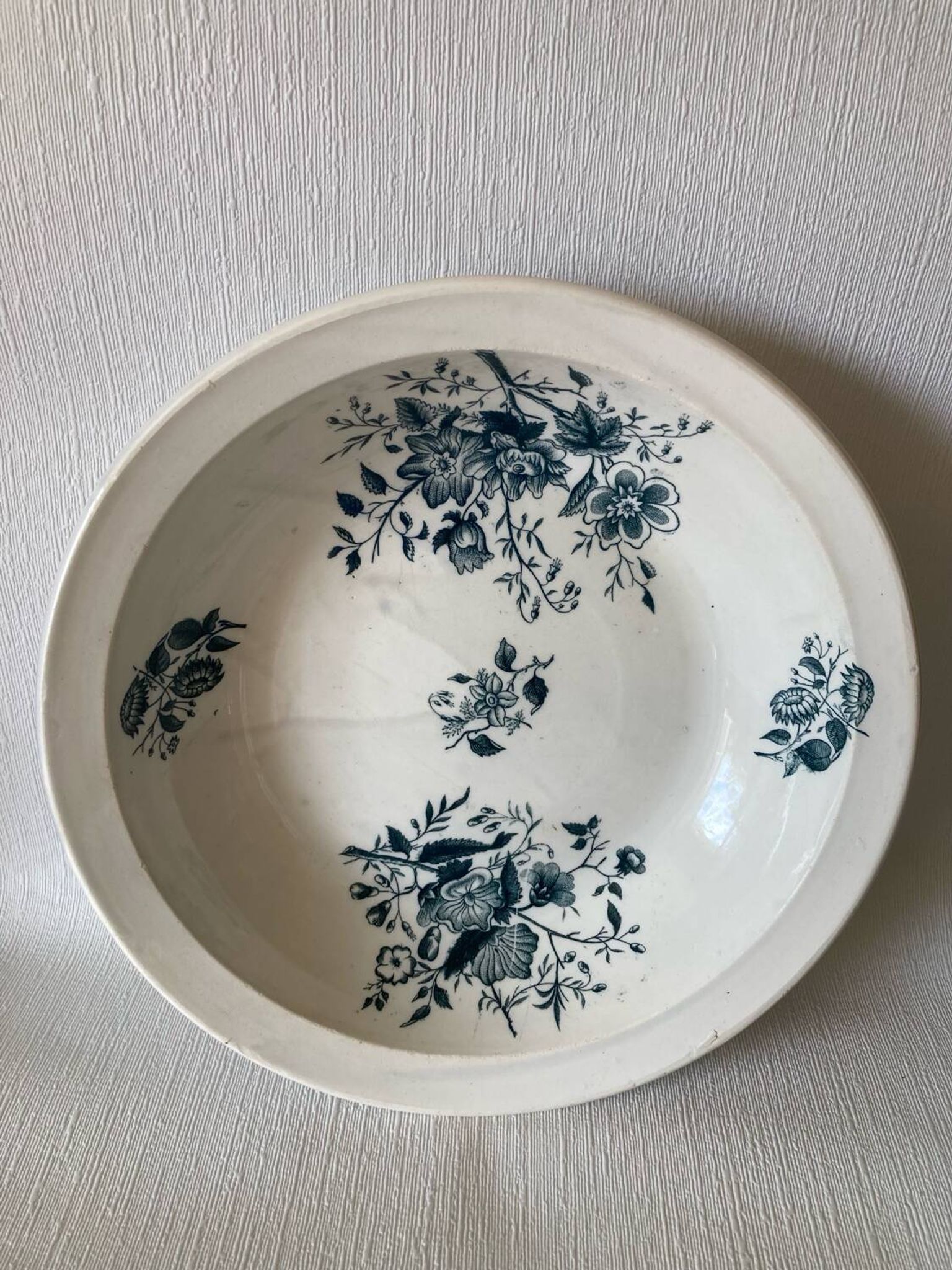 Plat Terre de feu de Grigny motif floral XIX - XXème