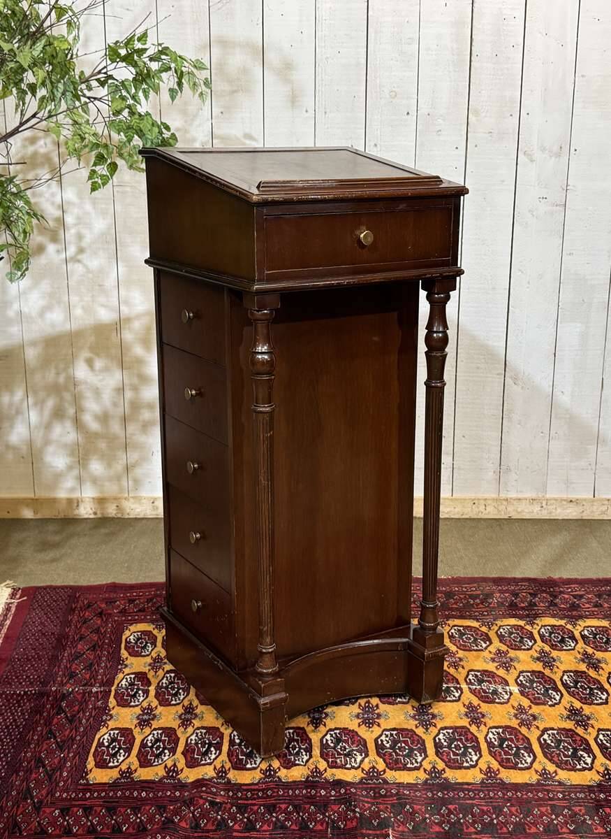 English desk in mahogany from the 1950s.