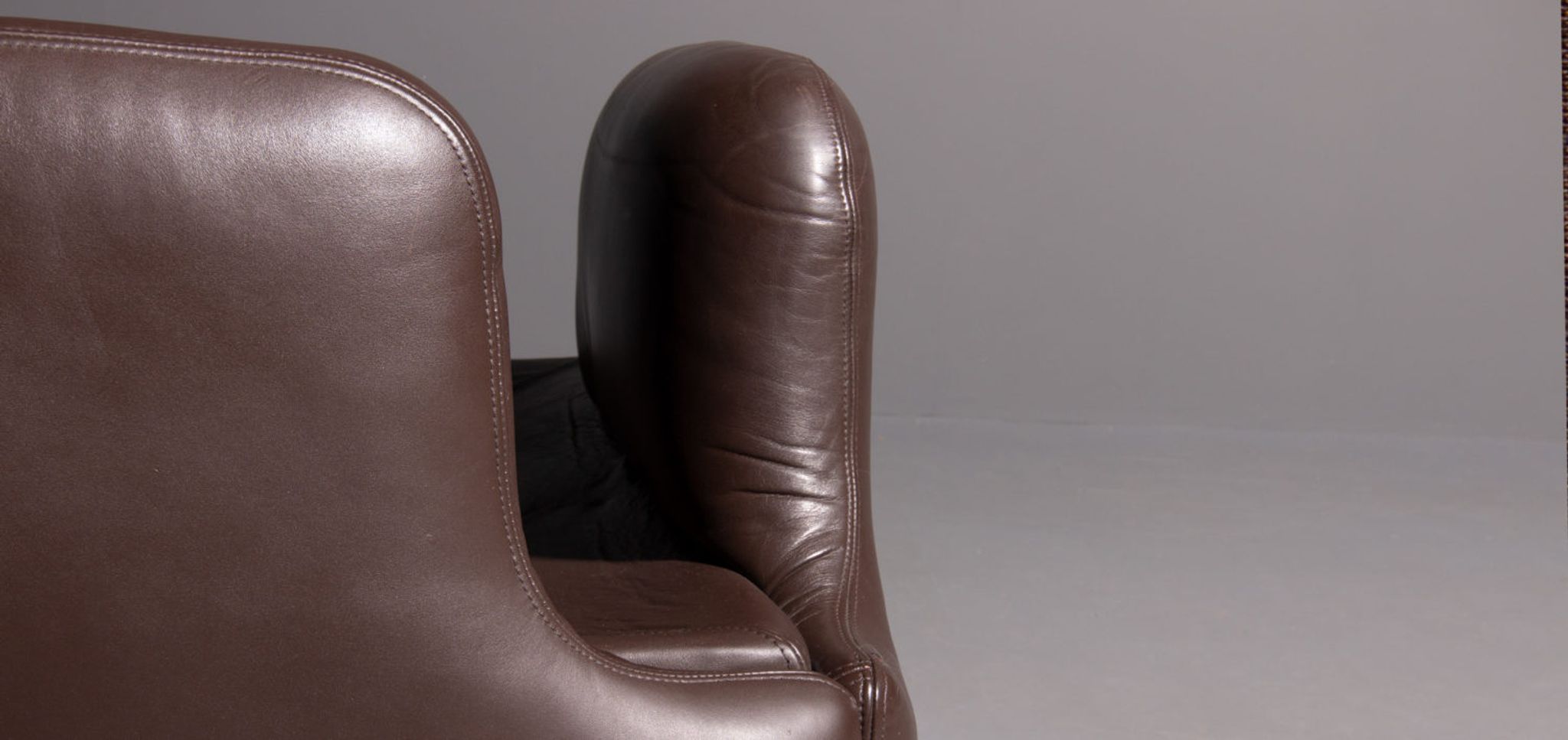 Saporiti armchair designed by Alberto Rosselli brown leather confidential model