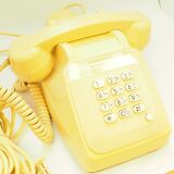 Vintage beige phone with keys