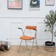 Chaise orange pliable