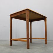 Tables gigognes danoises en chêne des années 50 avec des plateaux en carrelage.