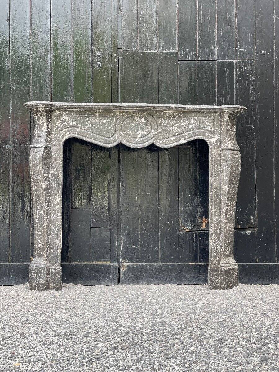 Cheminée Napoléon III en marbre gris Saint-Anne