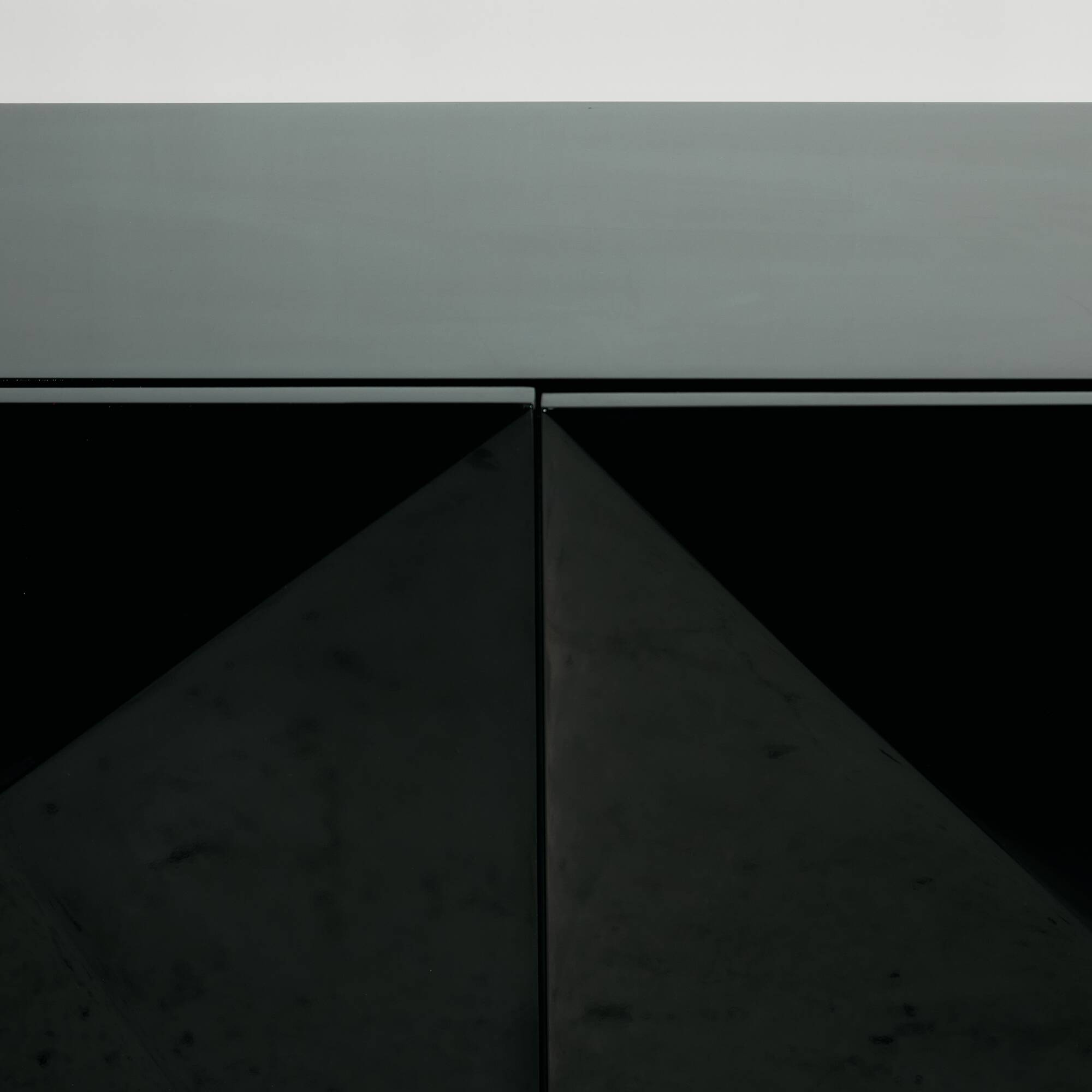 MK10909 High-gloss sideboard