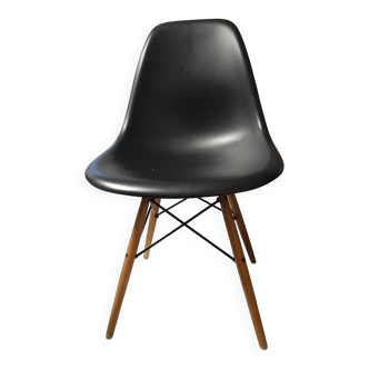 Eames DSW Chair