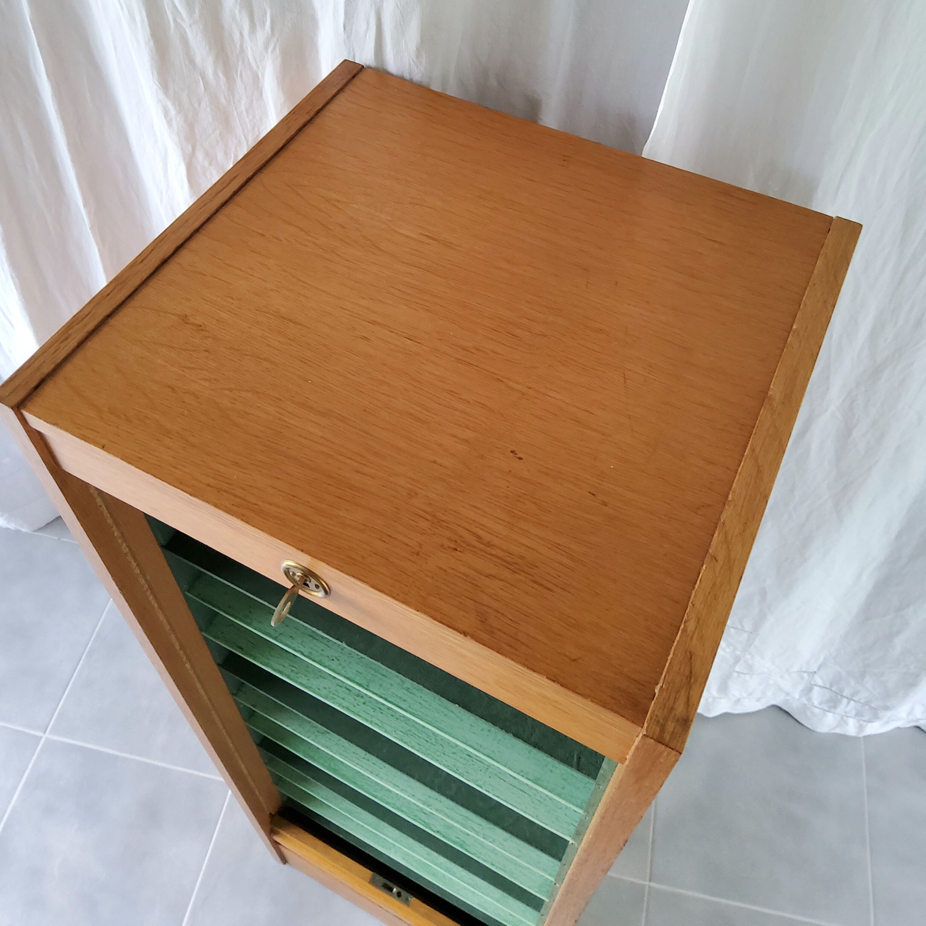 Wooden curtain binder