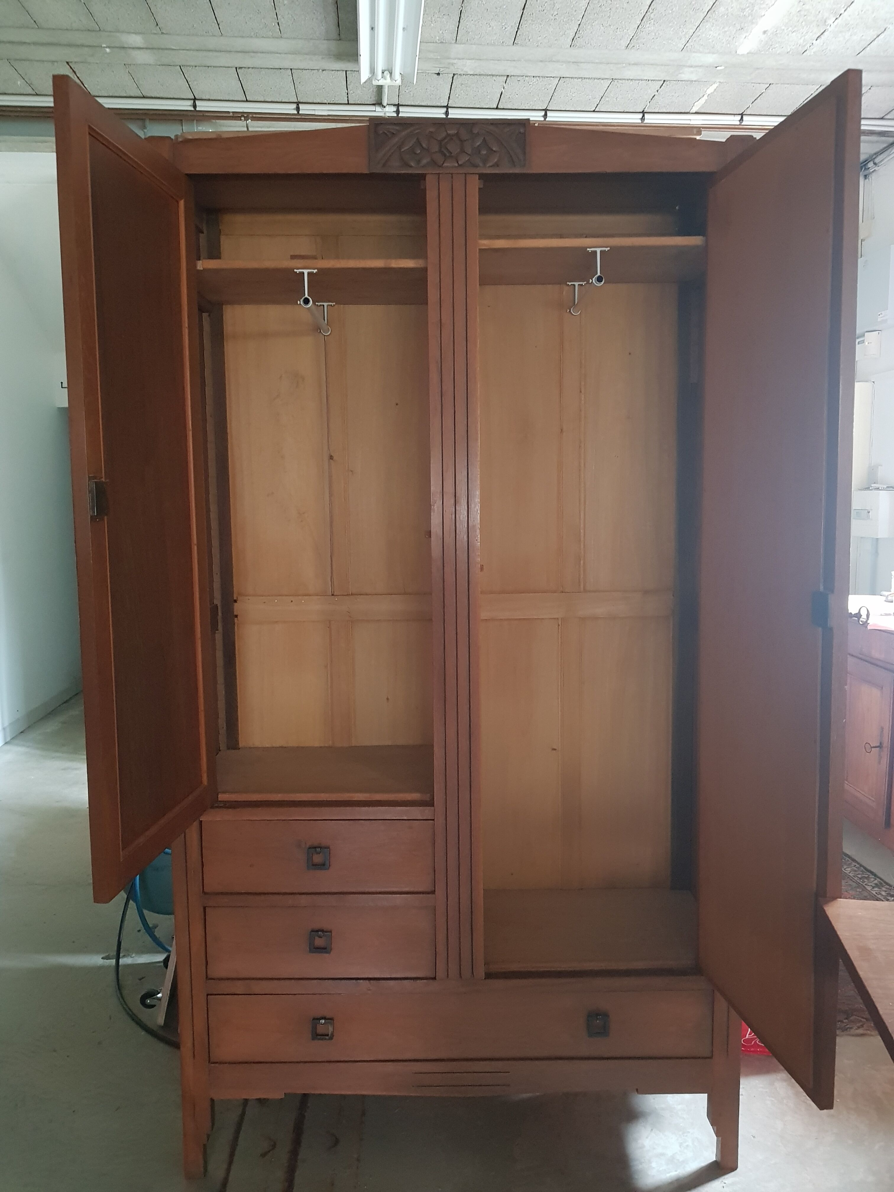 Armoire parisienne vintage