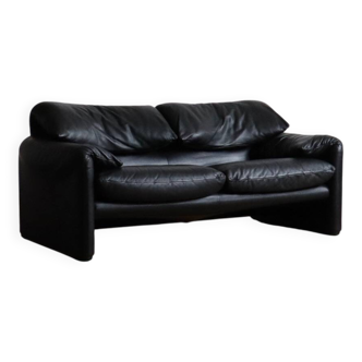 Canapé deux places Cassina Maralunga en cuir noir par Vico Magistretti 1970