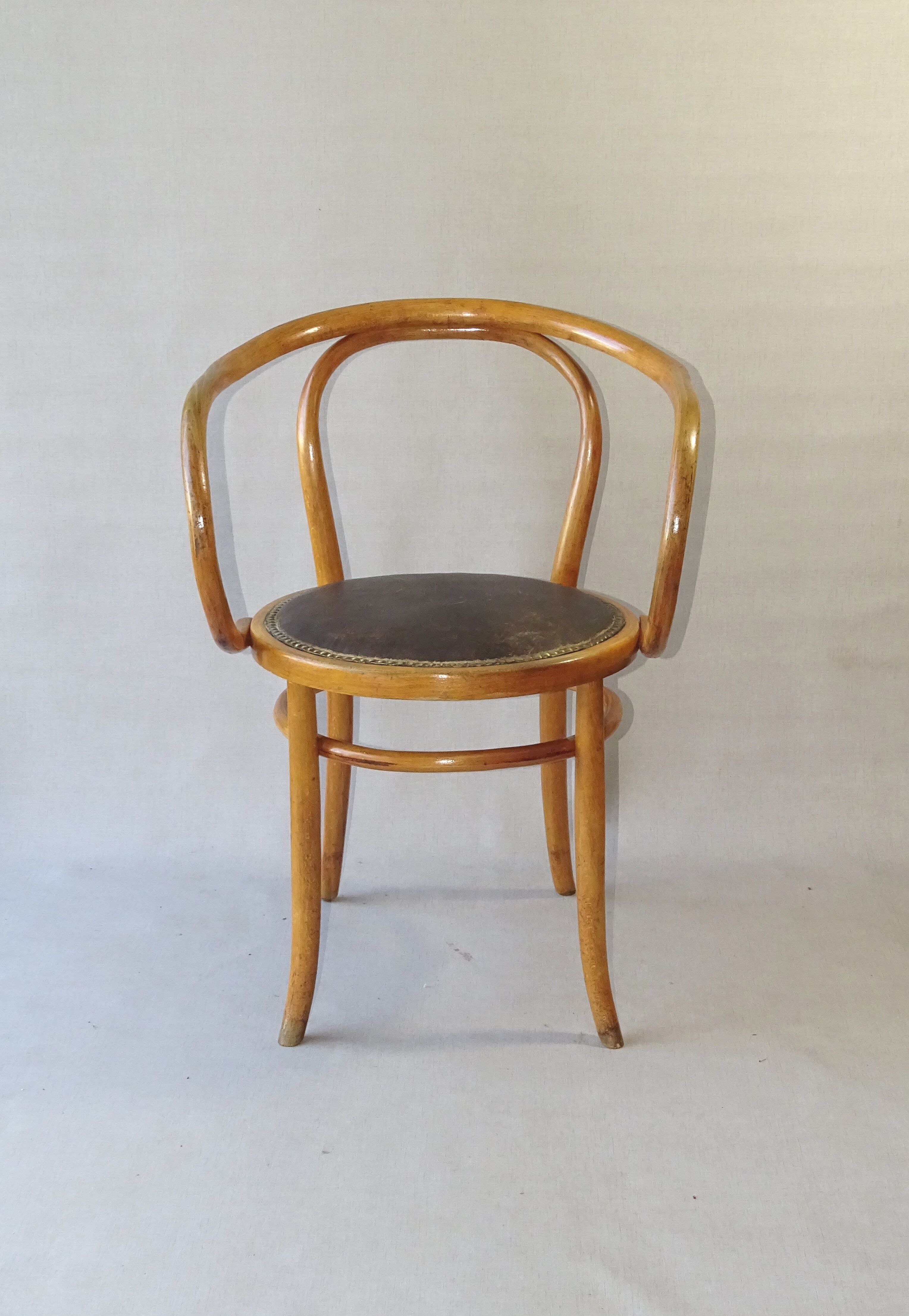 Office chair B9 called Le Corbusier by Baumann 1925