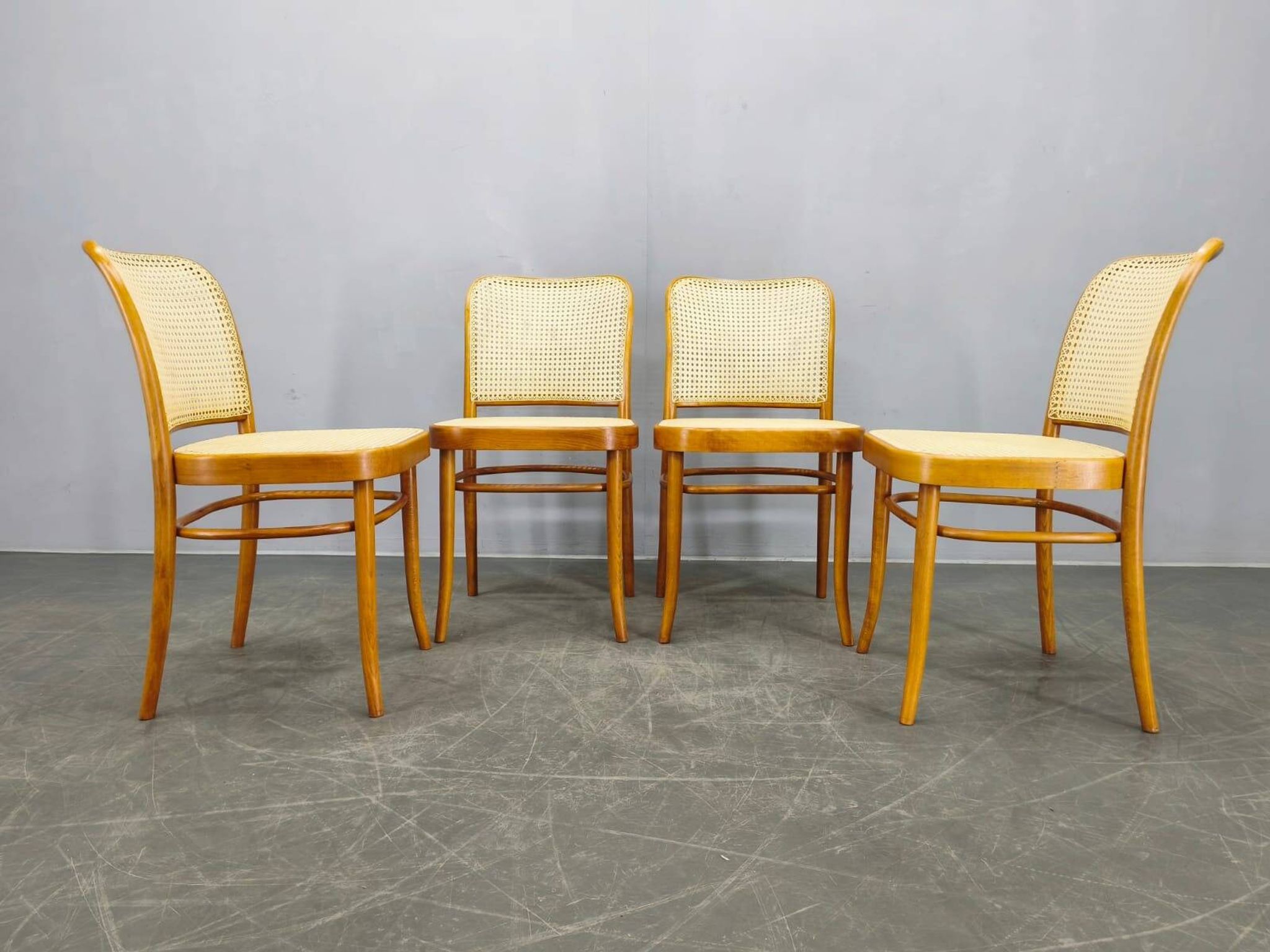Ensemble de 4 Chaises en Bois Cintré No. 811 après Hoffmann, années 1990