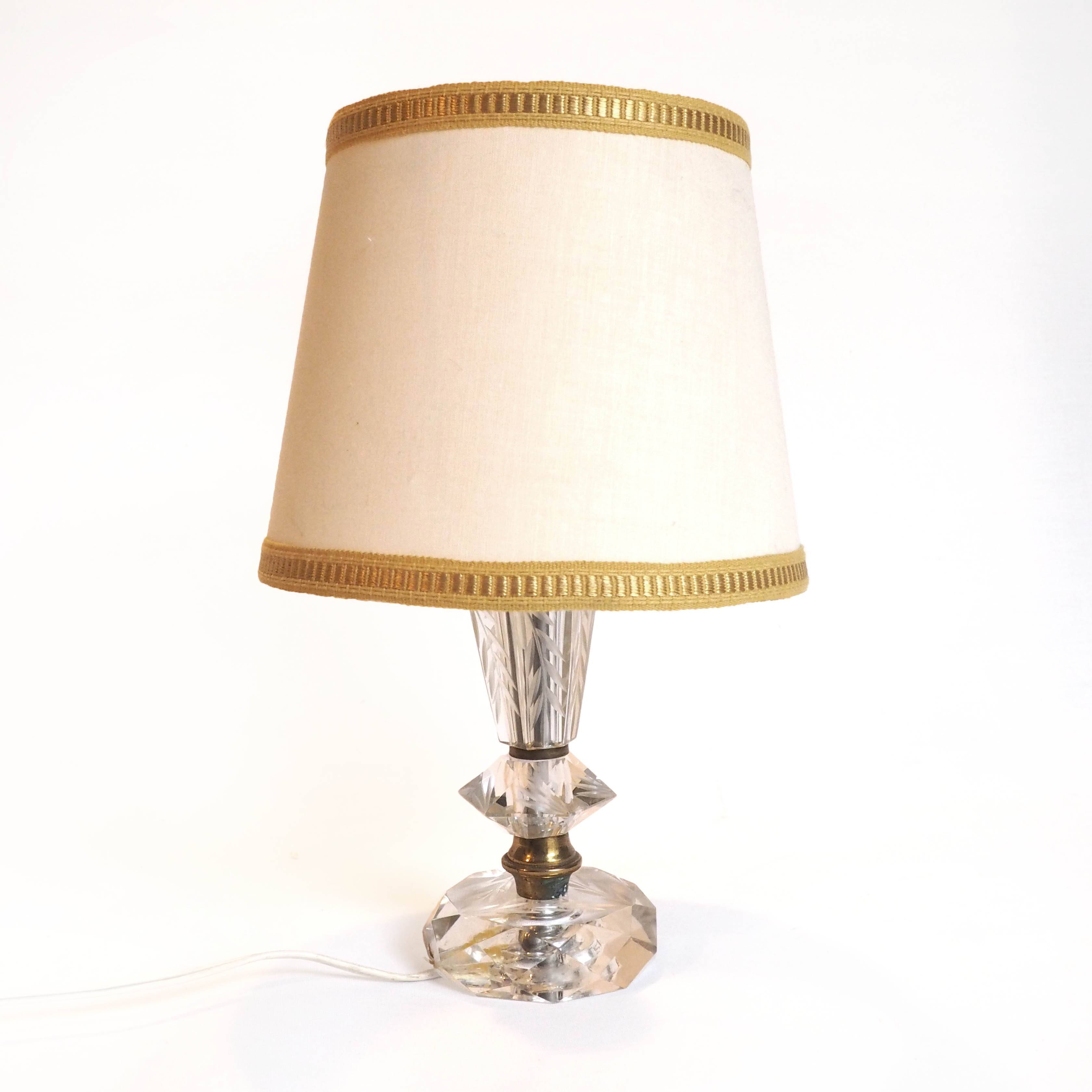 Chiseled crystal foot lamp