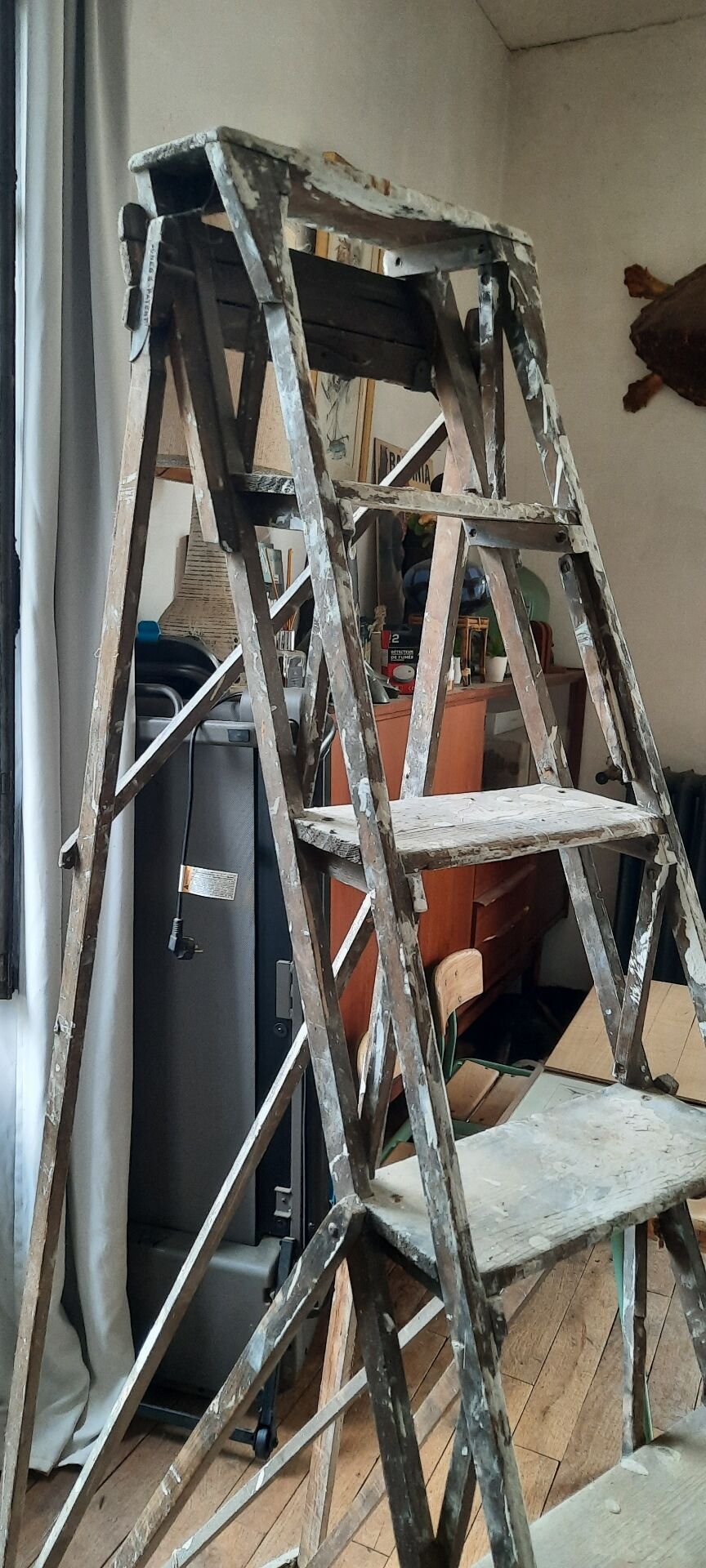 Painter's step ladder