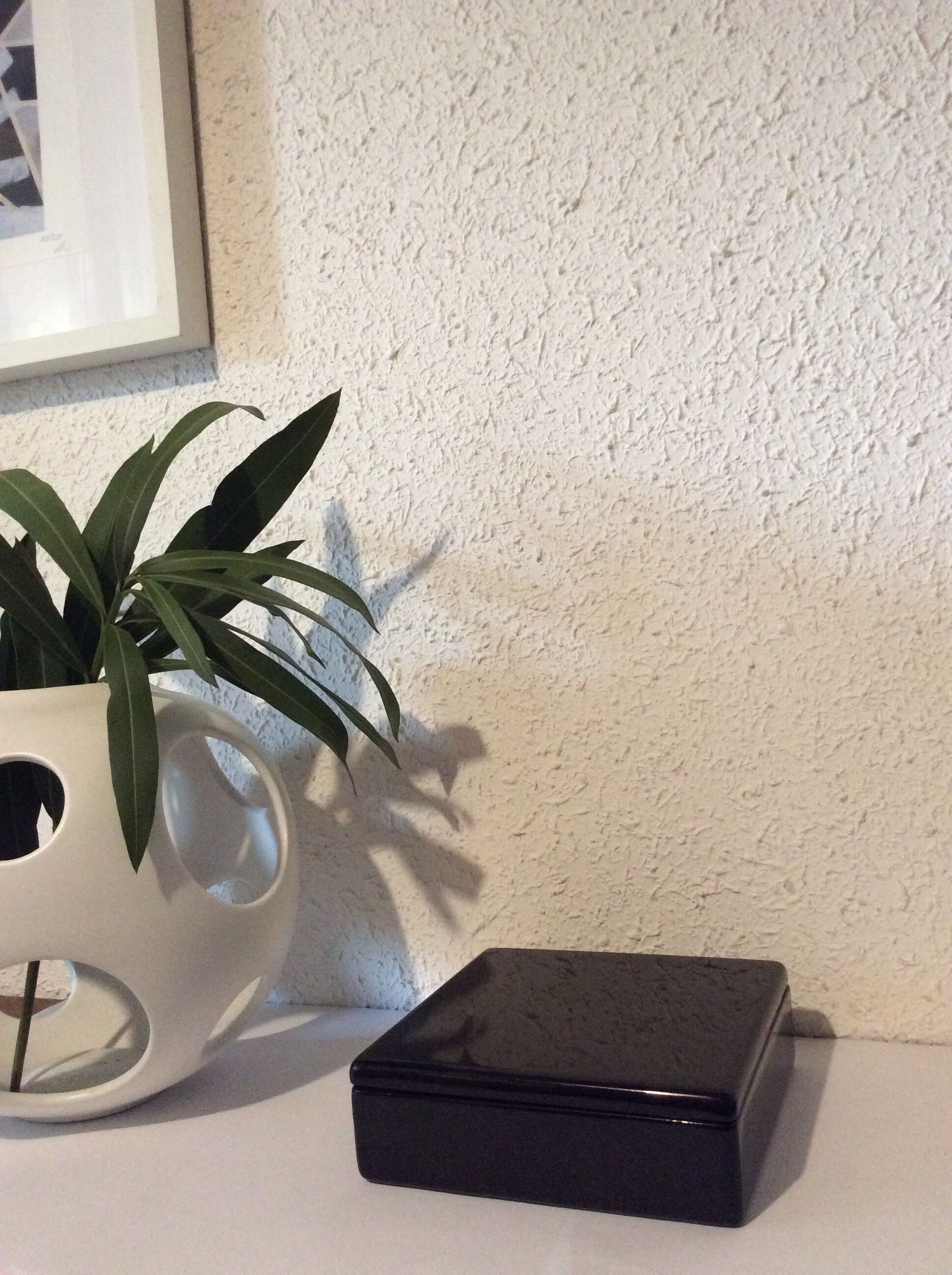 Vintage black lace-up box