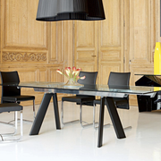 Table de repas en verre Chronos de Roche Bobois