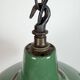 Lampe suspendue en émail vert britannique industriel, années 1960