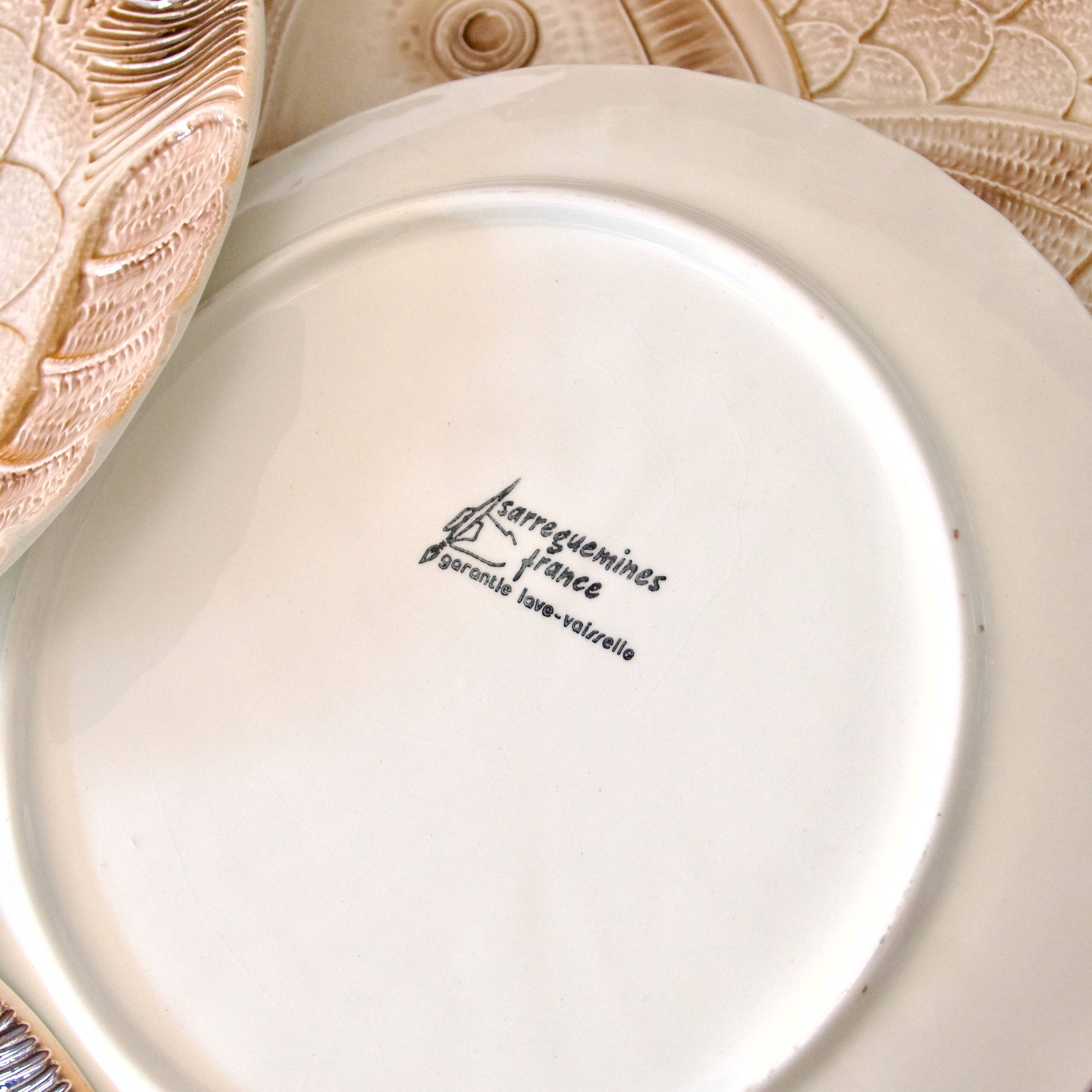 6 grandes assiettes plates Sarreguemines en barbotine poisson