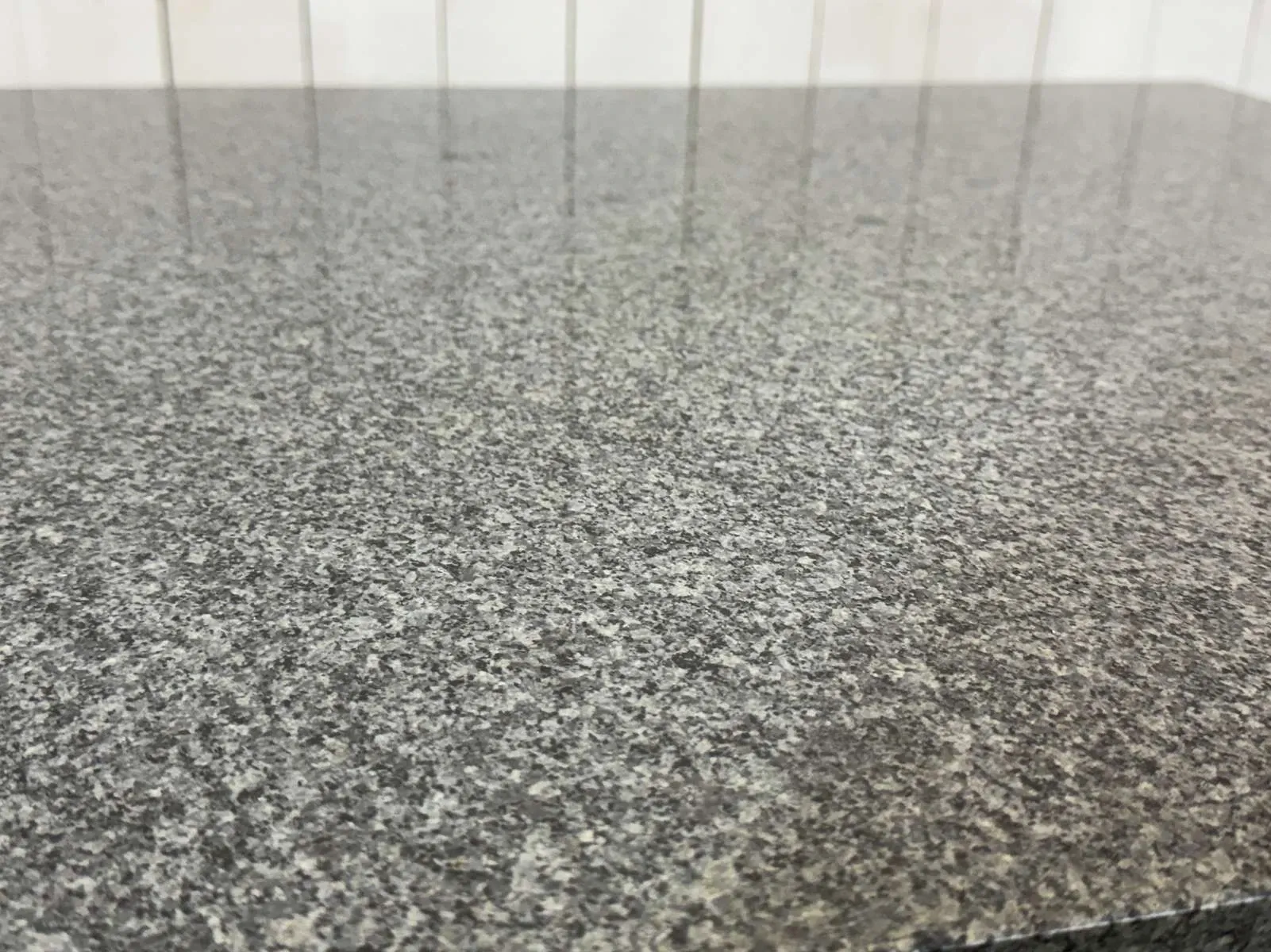 Table en marbre et piétement fonte
