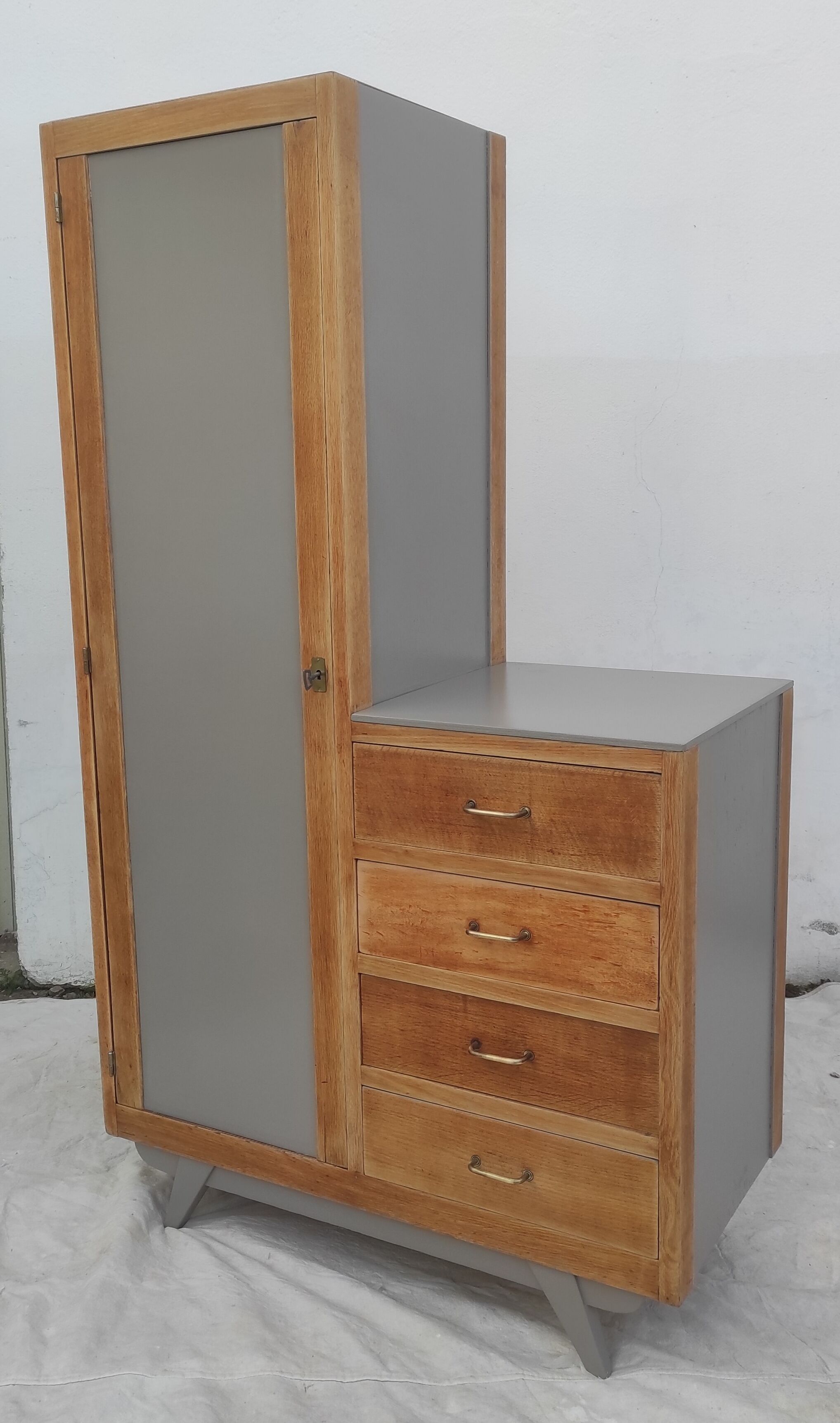Armoire vintage