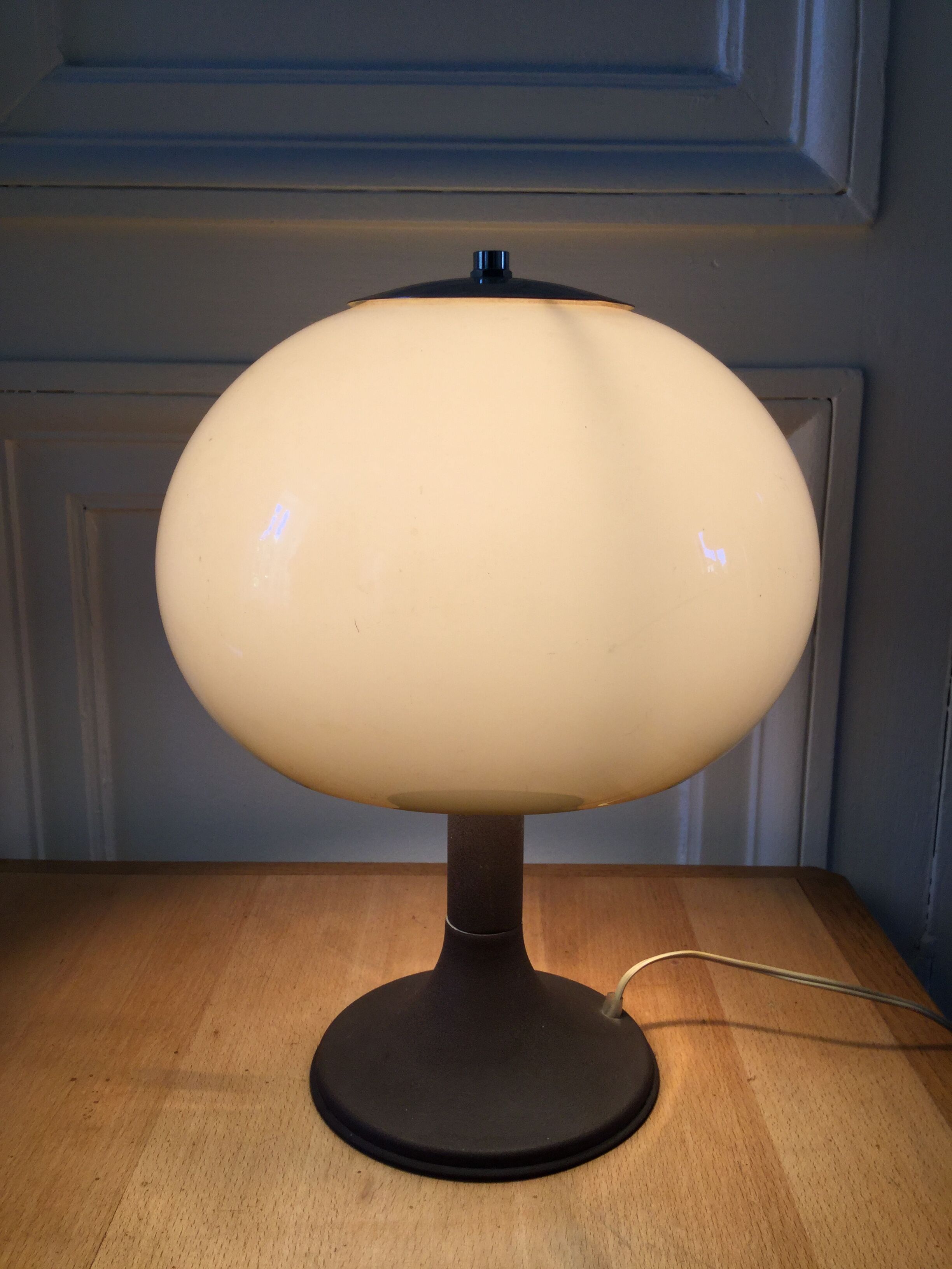 Mushroom table lamp