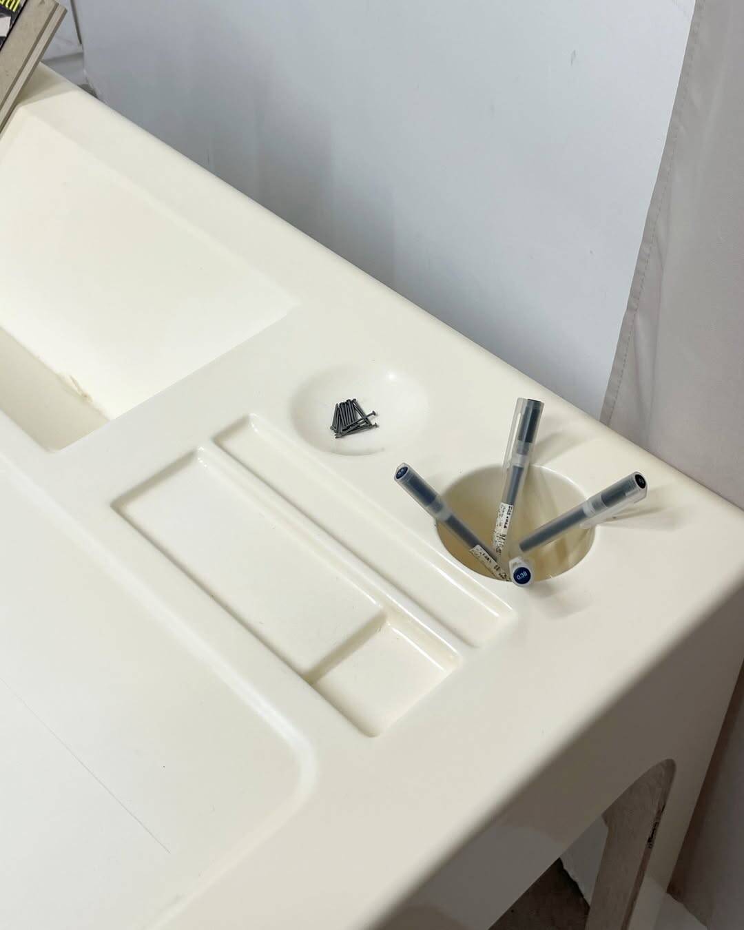 Bureau Ozoo blanc, Marc Berthier, 1968
