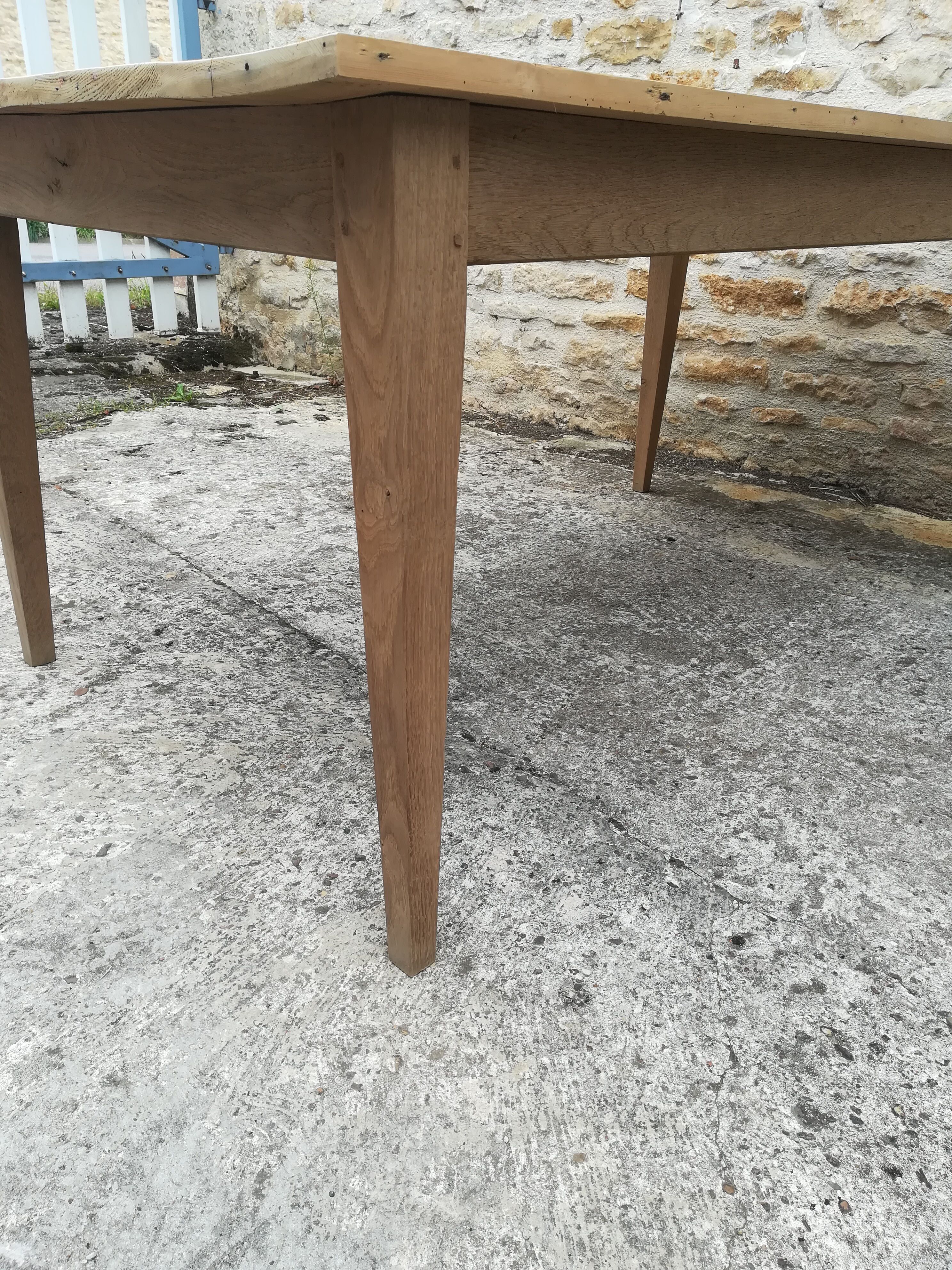 Closing table a drawer