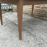 Closing table a drawer
