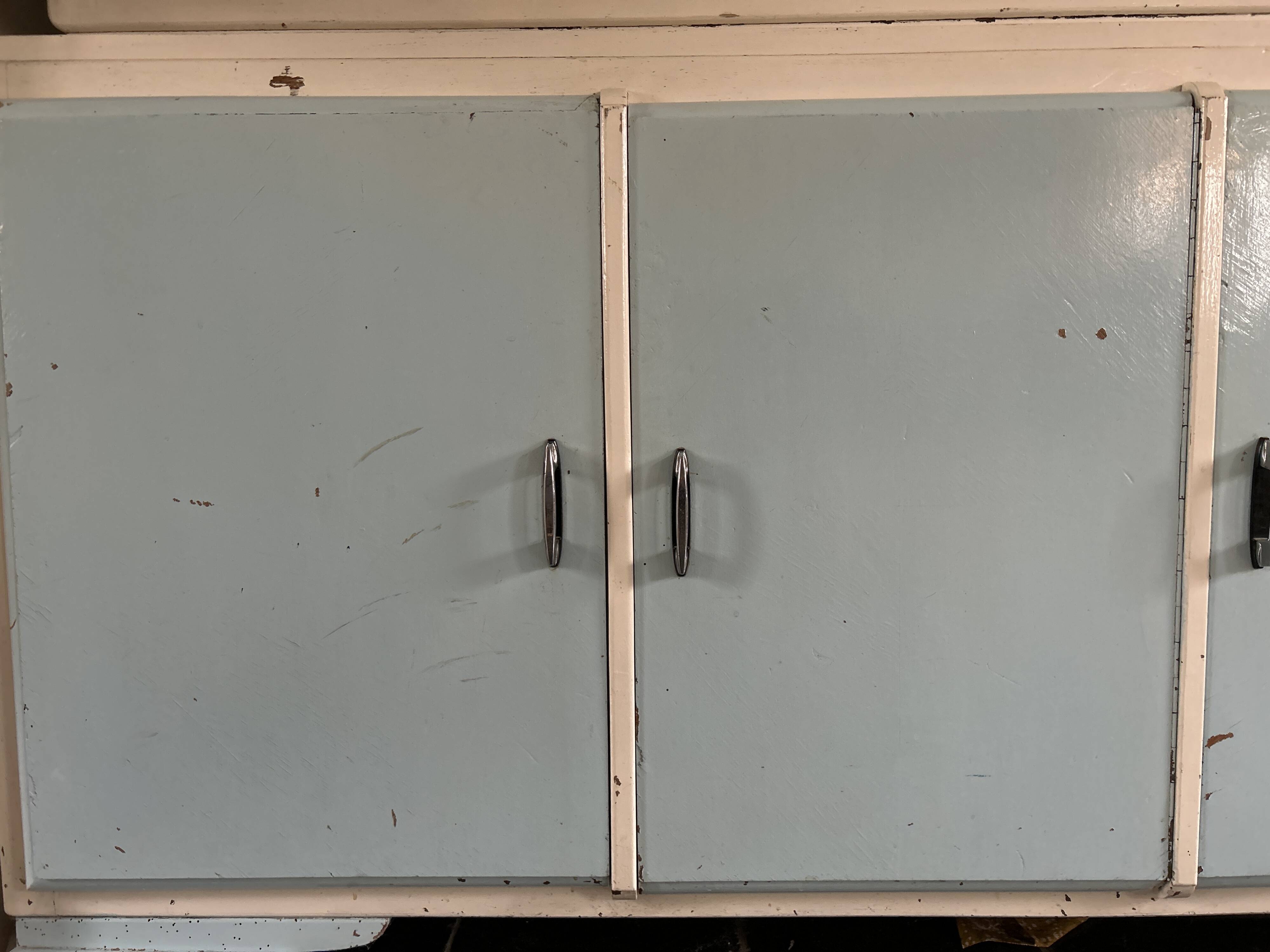 Armoire de cuisine vintage bleue