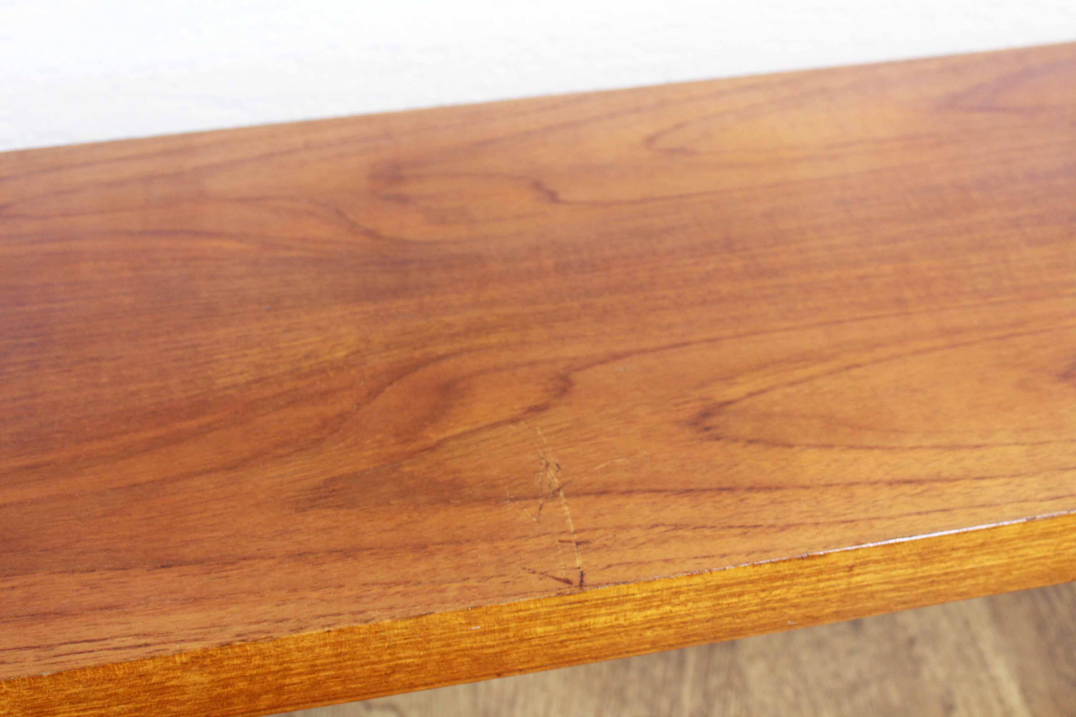 Table basse design scandinave années 70