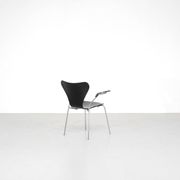 Chaise modèle " 3207 " par Arne Jacobsen pour Fritz Hansen, Danemark.