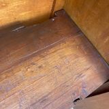 Old Parisian bonnetière