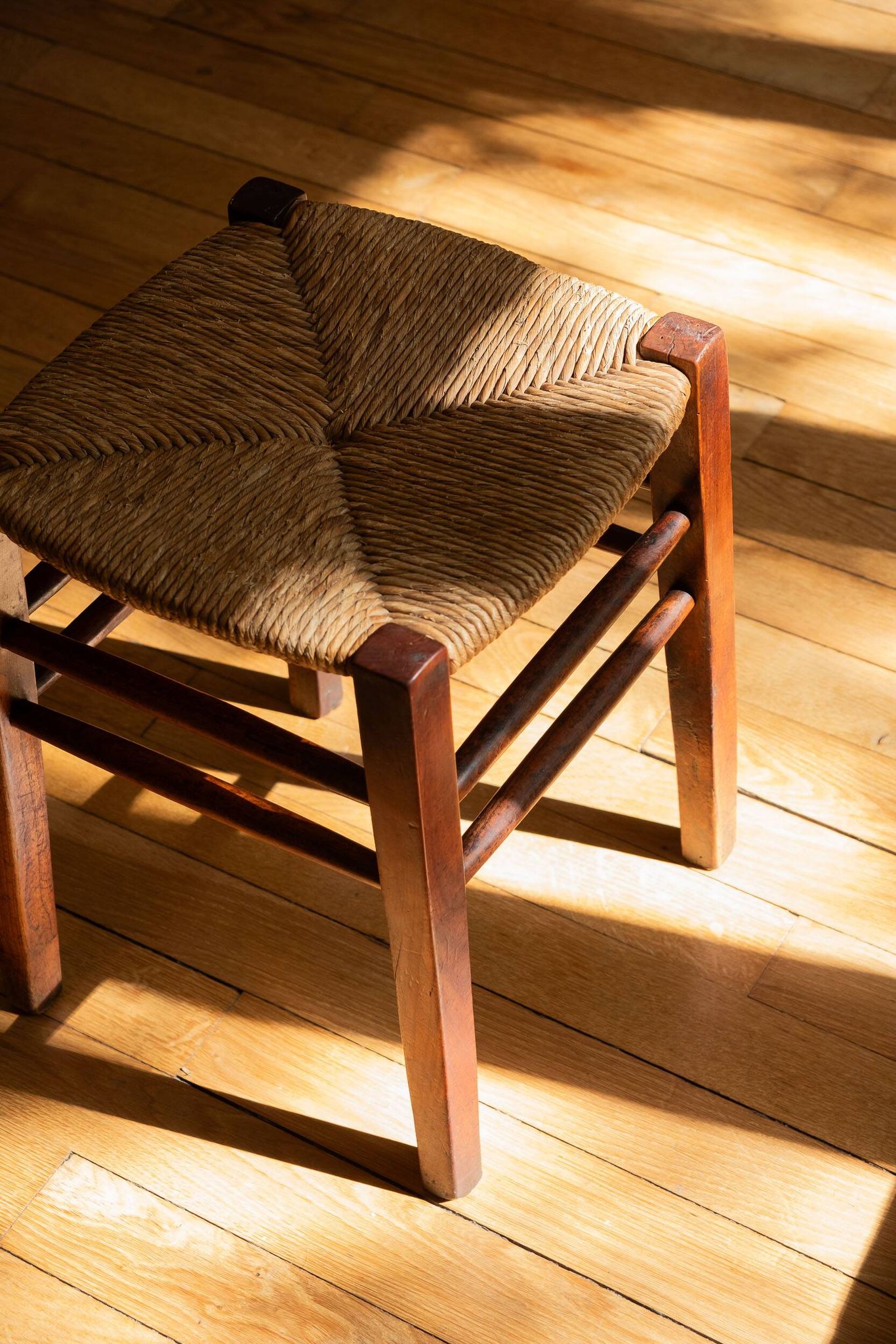 Wood and straw stool - Rustic style