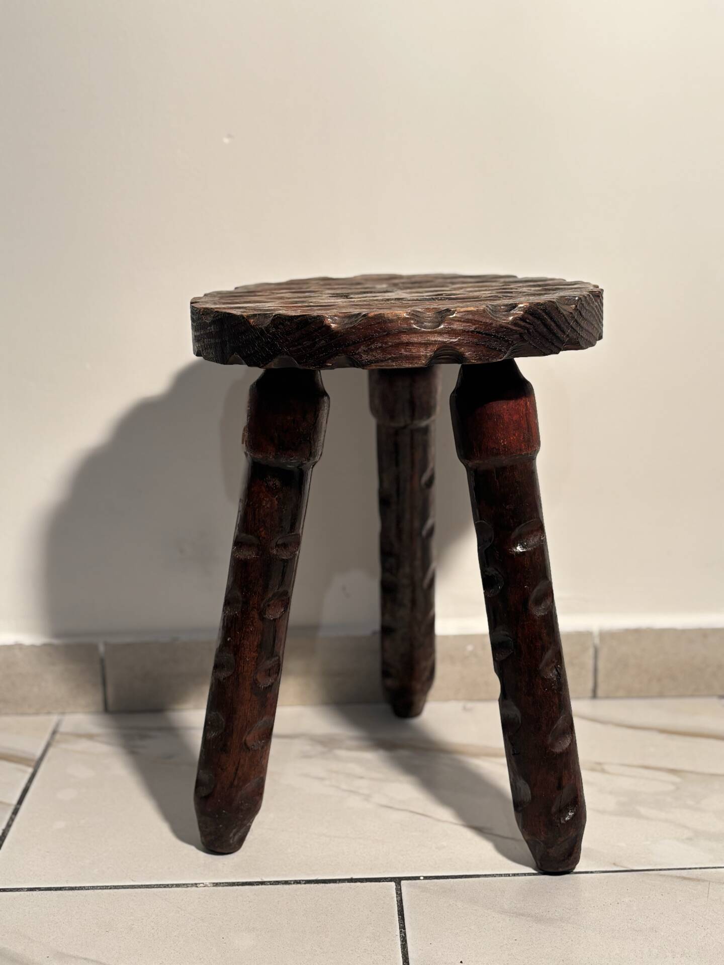 Brutalist sculpted tripod stool in solid wood — 1960s