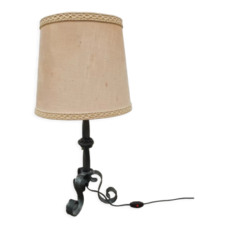 Wrought iron lamp to pose