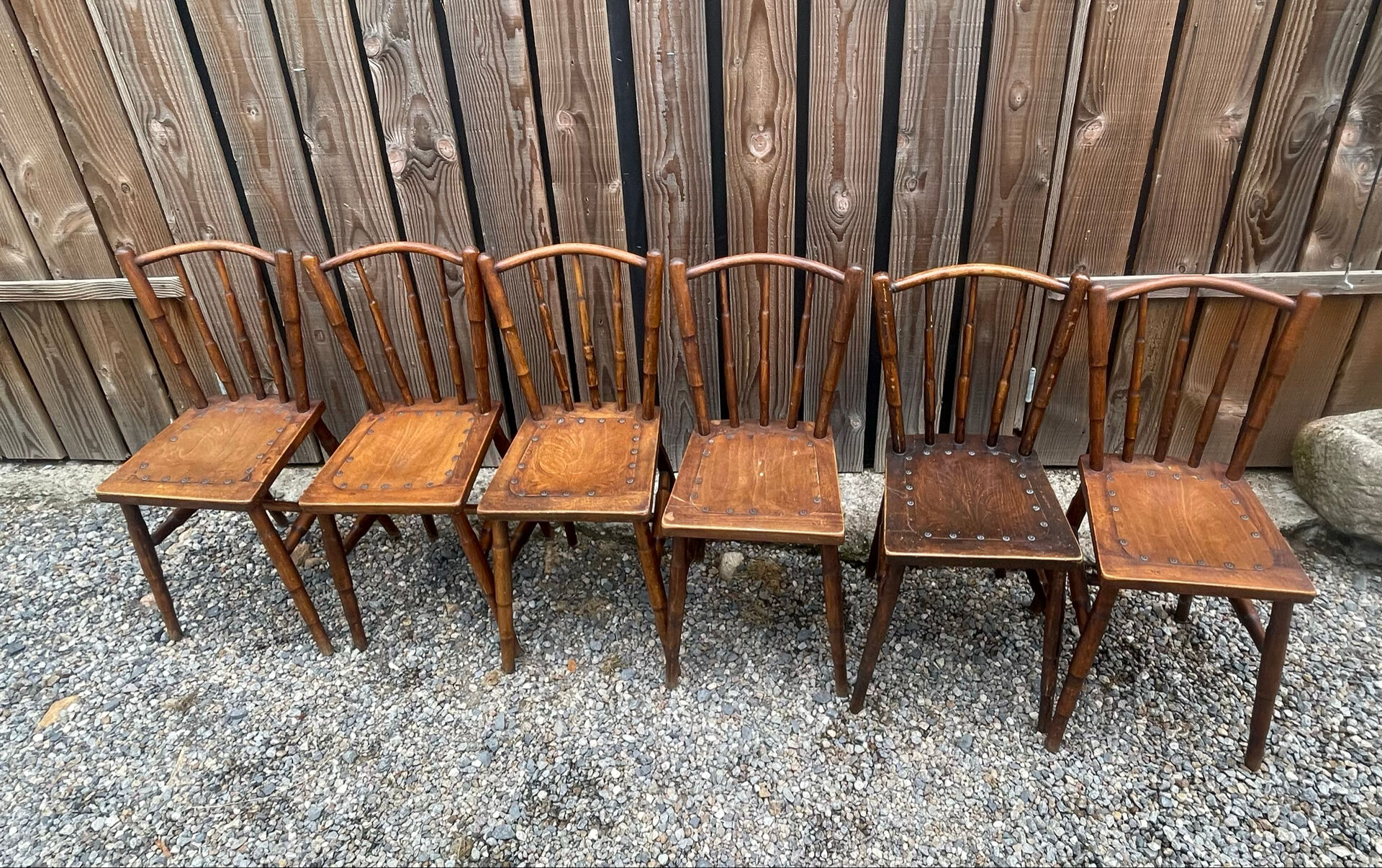 Six ancien bistro chaises à bois