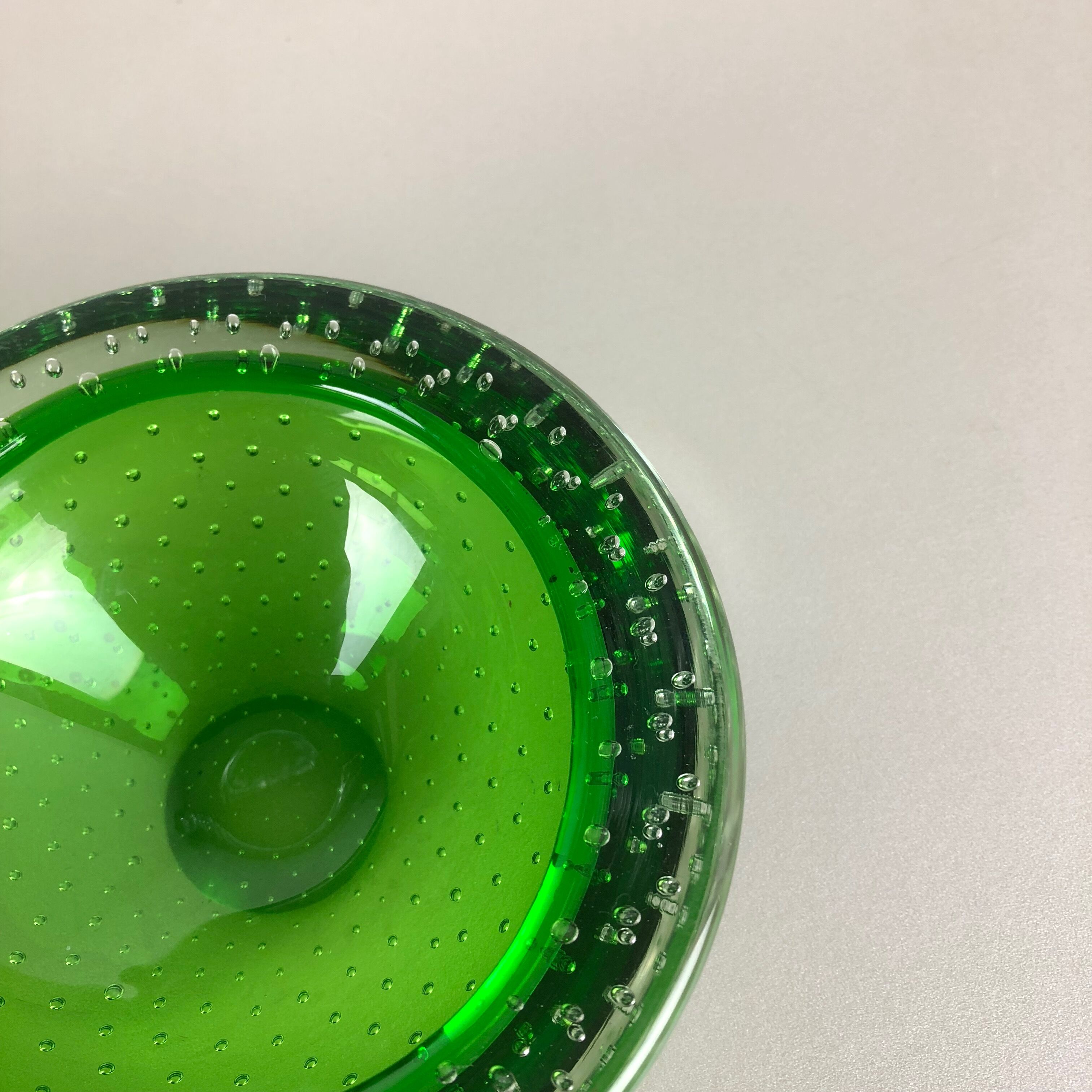 Murano Glass Bullicante "Green" Bowl Element Shell Ashtray Murano, Italy, 1970s