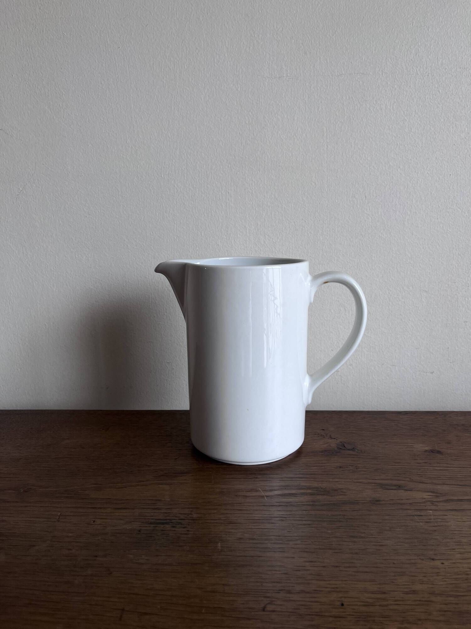 Vase jug Arabia Finland 1970 in white porcelain