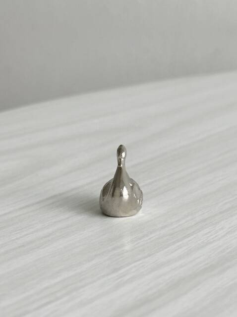 Metal swan name holders