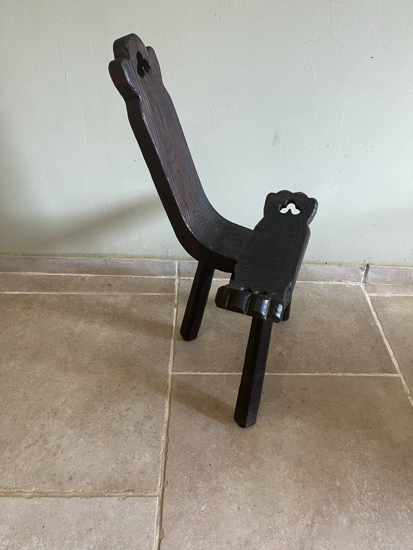 Tabouret tripode rustique